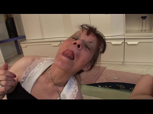 ❤️ Duas avós e um avô têm um ménage à trois ❌ Porno vídeo em nós