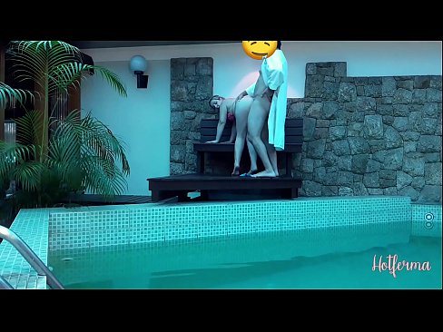 ❤️ Chefe convida criada para a piscina, mas não conseguiu resistir a um ❌ Porno vídeo em nós