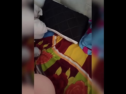 ❤️ A minha colega de quarto fica sozinha em casa porque o seu marido vai de férias e eu aproveito a oportunidade para a foder e encher-lhe o cu de leite ❌ Porno vídeo em nós