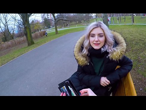 ❤️ Engole o esperma quente de um estranho por dinheiro - broche no parque por Eva Elfie ❌ Porno vídeo em nós